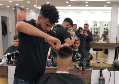 AB-luxe-coiffure-barbier-salon-coiffeur-homme-enfant-arlon-belgique-barbe-histoire-zoom